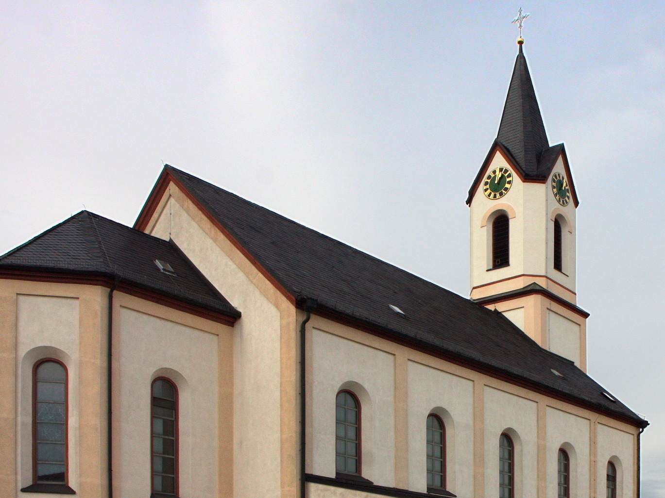 Außenansicht der Pfarrkirche St. Bartholomäus in Kist