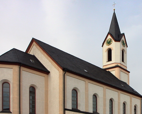 Außenansicht der Pfarrkirche St. Bartholomäus in Kist