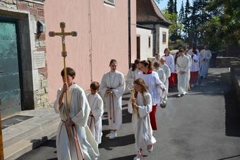 Einzug in die Kirche