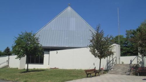 Außenansicht der Filialkirche „Verklärung unseres Herrn Jesus Christus” in Uettingen Außenansicht der Filialkirche „Verklärung unseres Herrn Jesus Christus” in Uettingen