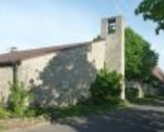 Außenansicht der Pfarrkirche St. Thomas Morus in Geroldshausen