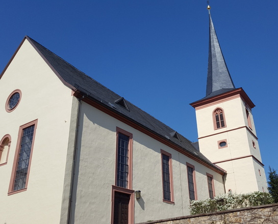 Außenansicht der Pfarrkirche St. Bartholomäus in Greußenheim