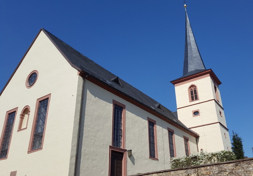 Außenansicht der Pfarrkirche St. Bartholomäus in Greußenheim