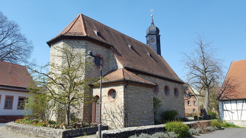 Außenansicht der Filialkirche St. Kilian in Mädelhofen