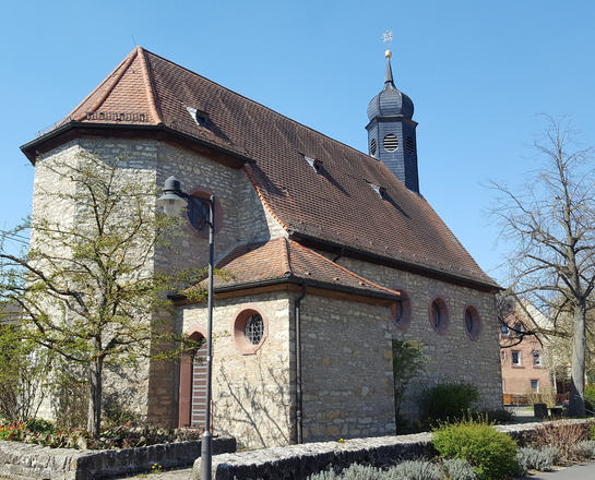 Außenansicht der Filialkirche St. Kilian in Mädelhofen