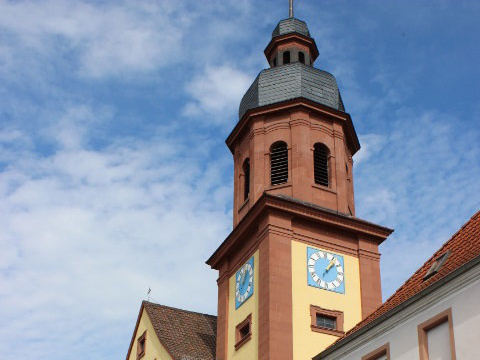 Außenansicht der Pfarrkirche Mariä Himmelfahrt in Böttigheim