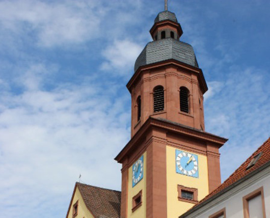 Außenansicht der Pfarrkirche Mariä Himmelfahrt in Böttigheim