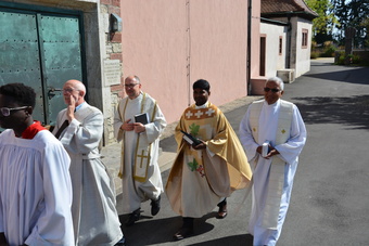 Einzug in die Kirche