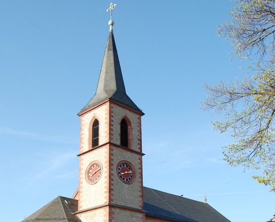 Außenansicht der Pfarrkirche St. Norbert, Waldbrunn