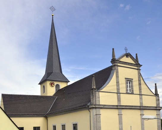 Außenansicht der Pfarrkirche St. Stephanus in Gaubüttelbrunn