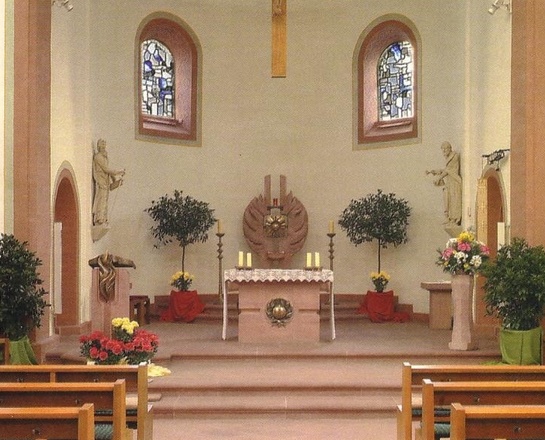 Innenansicht der Pfarrkirche St. Nikolaus in Eisingen