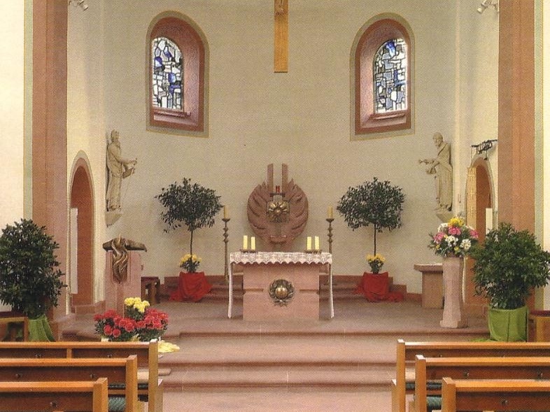 Innenansicht der Pfarrkirche St. Nikolaus in Eisingen