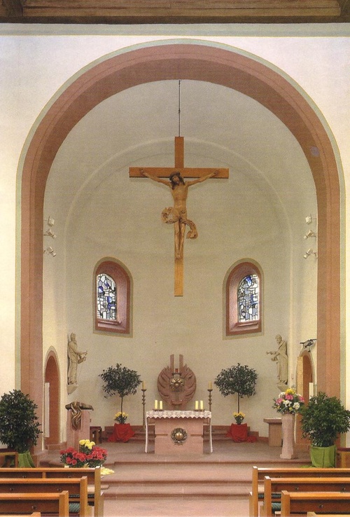 Innenansicht der Pfarrkirche St. Nikolaus in Eisingen Innenansicht der Pfarrkirche St. Nikolaus in Eisingen