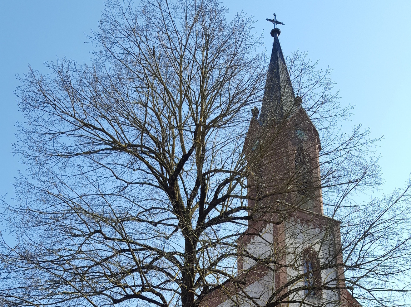 Außenansicht der Pfarrkirche St. Josef in Roßbrunn