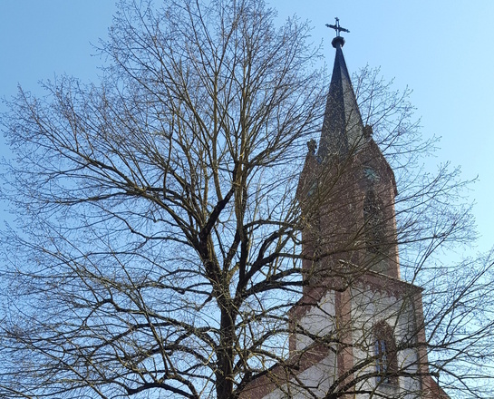 Außenansicht der Pfarrkirche St. Josef in Roßbrunn